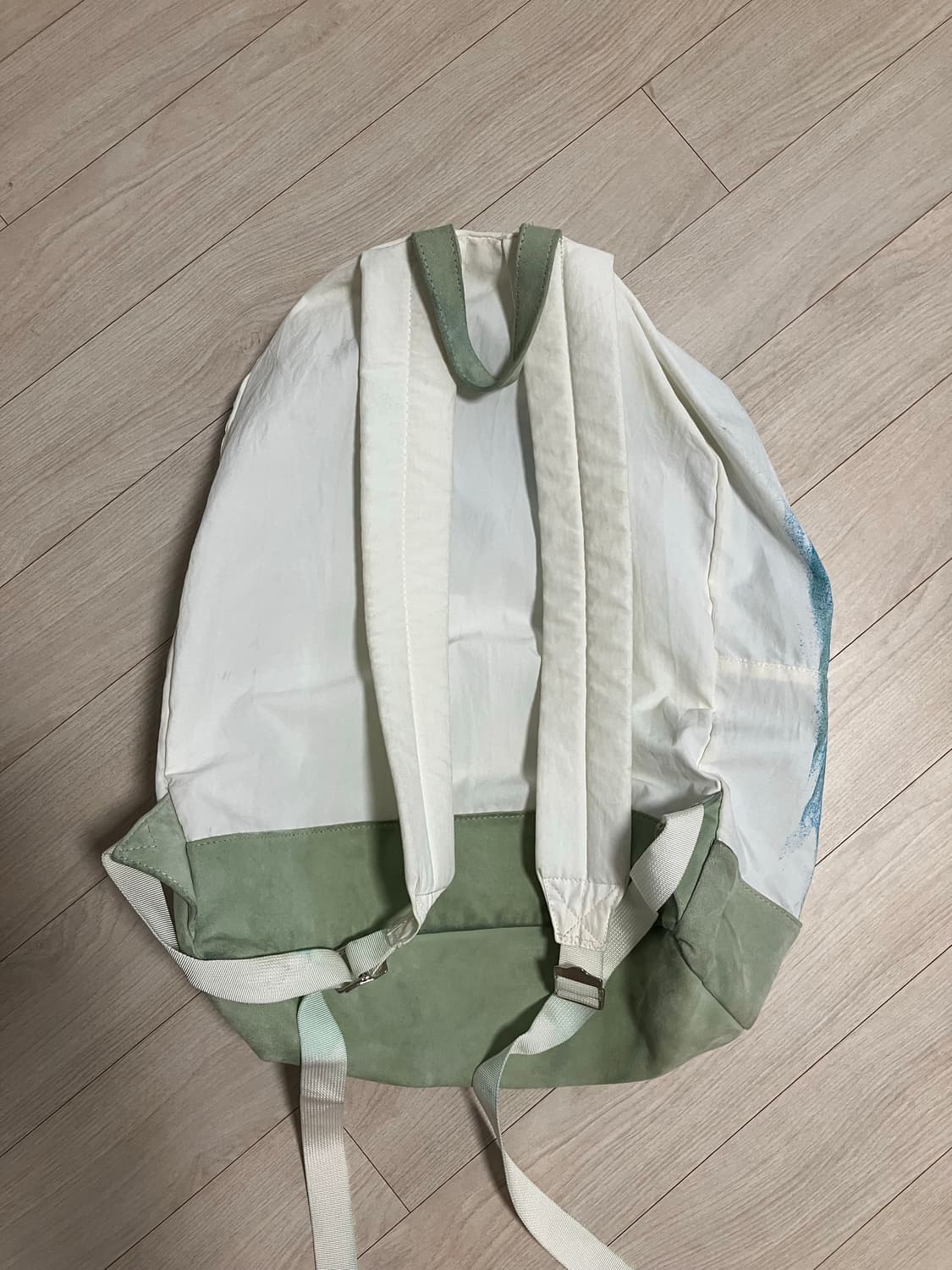 더뮤지엄 비지터 백팩 상품이미지2