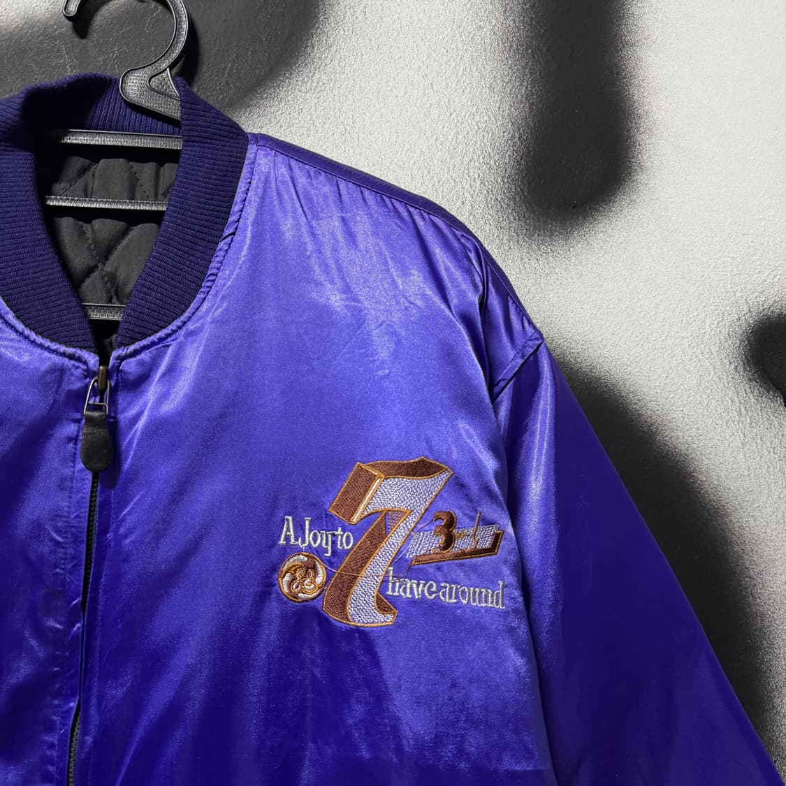 VTG 빈티지 올드스쿨 자수 디테일 사틴 크롭 봄버 바시티 자켓 상품이미지3