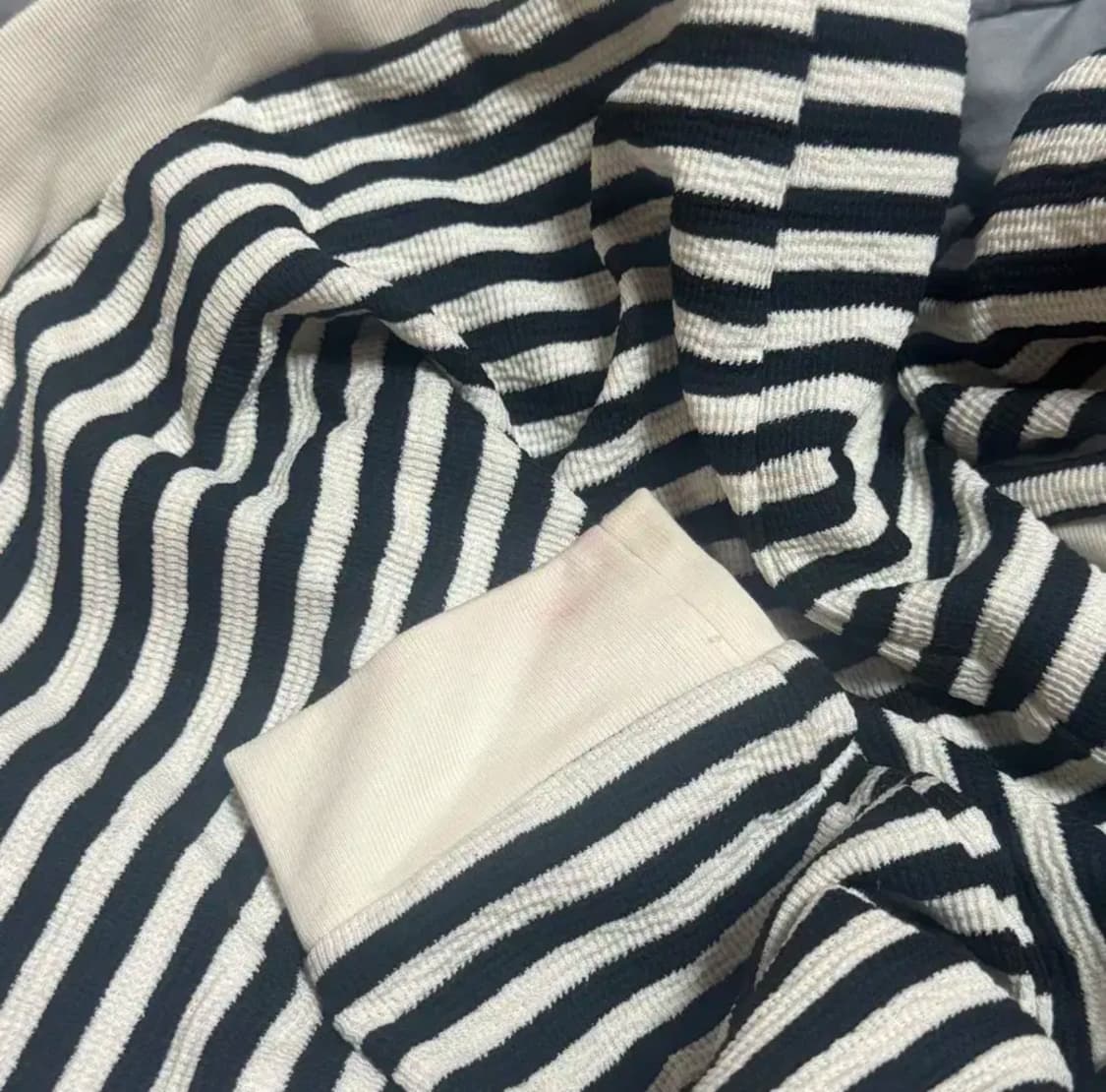 원진스튜디오 스트라이프 뿔 후드 신위 착용 손민수 고양이 데빌 후드집업 상품이미지2