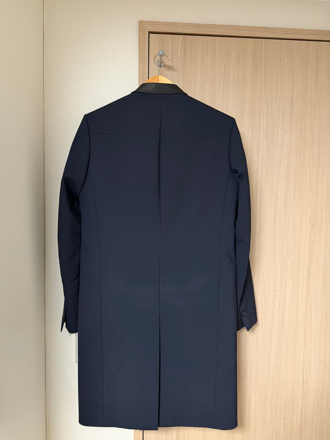 준지 레더 디테일 코트 상품이미지3