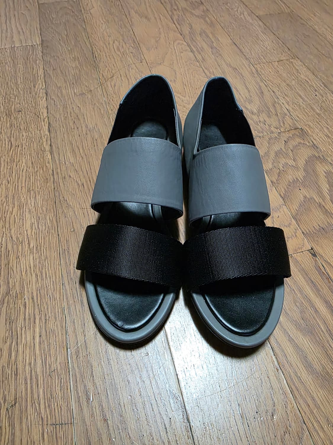 구호 여성 가죽 스트랩 샌들 상품이미지1