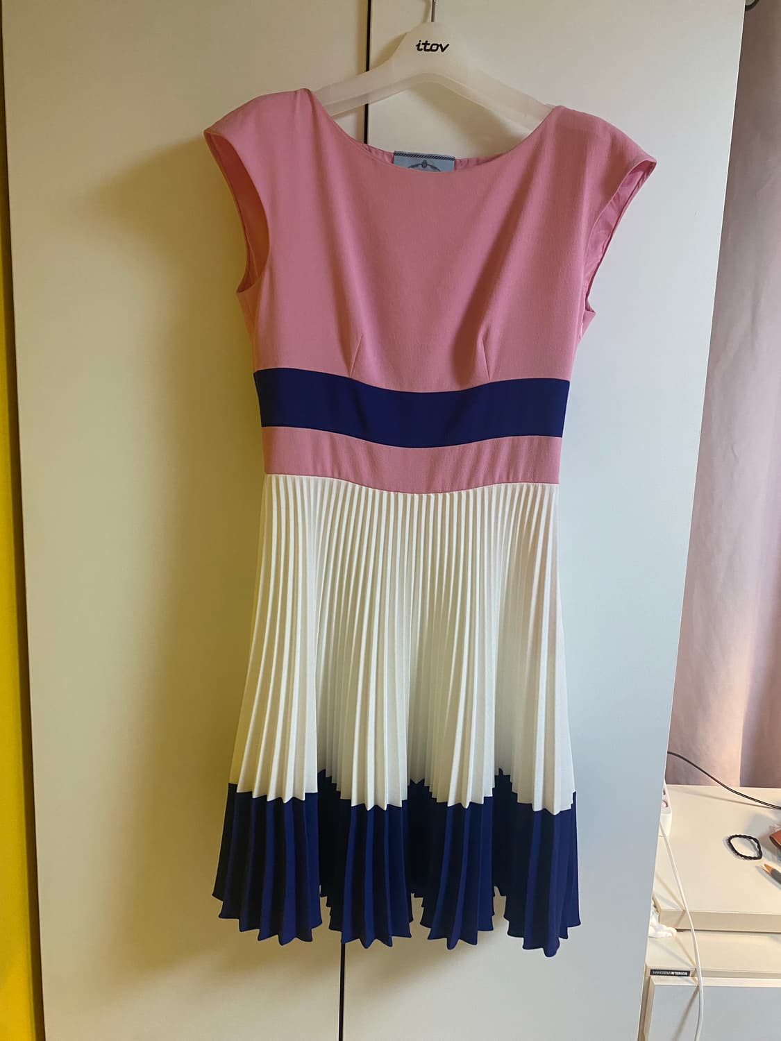 프라다 정품 플리츠원피스 40사이즈 (55-66사이즈)  기장88 상품이미지6