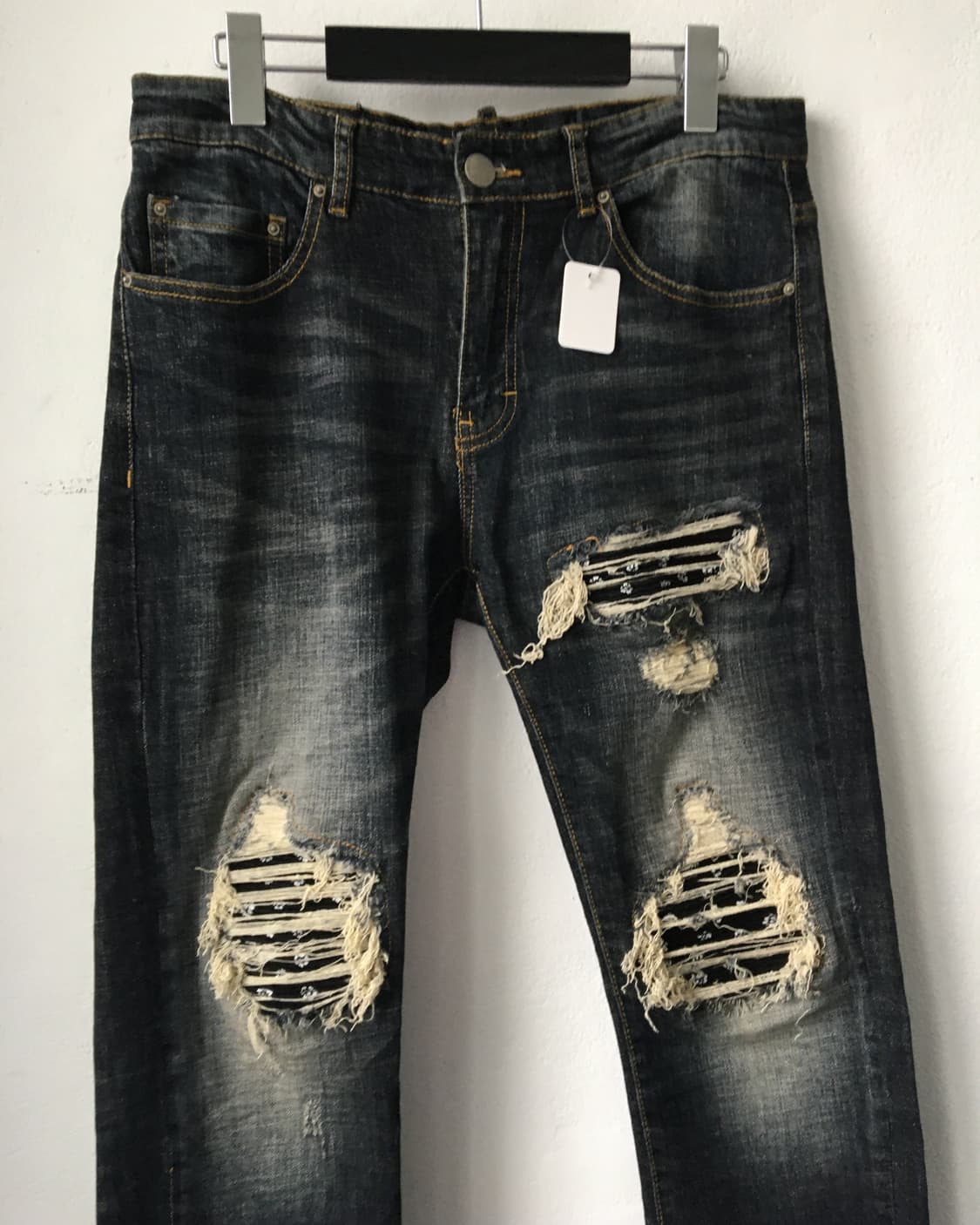amiri Damage point denim pants 상품이미지3