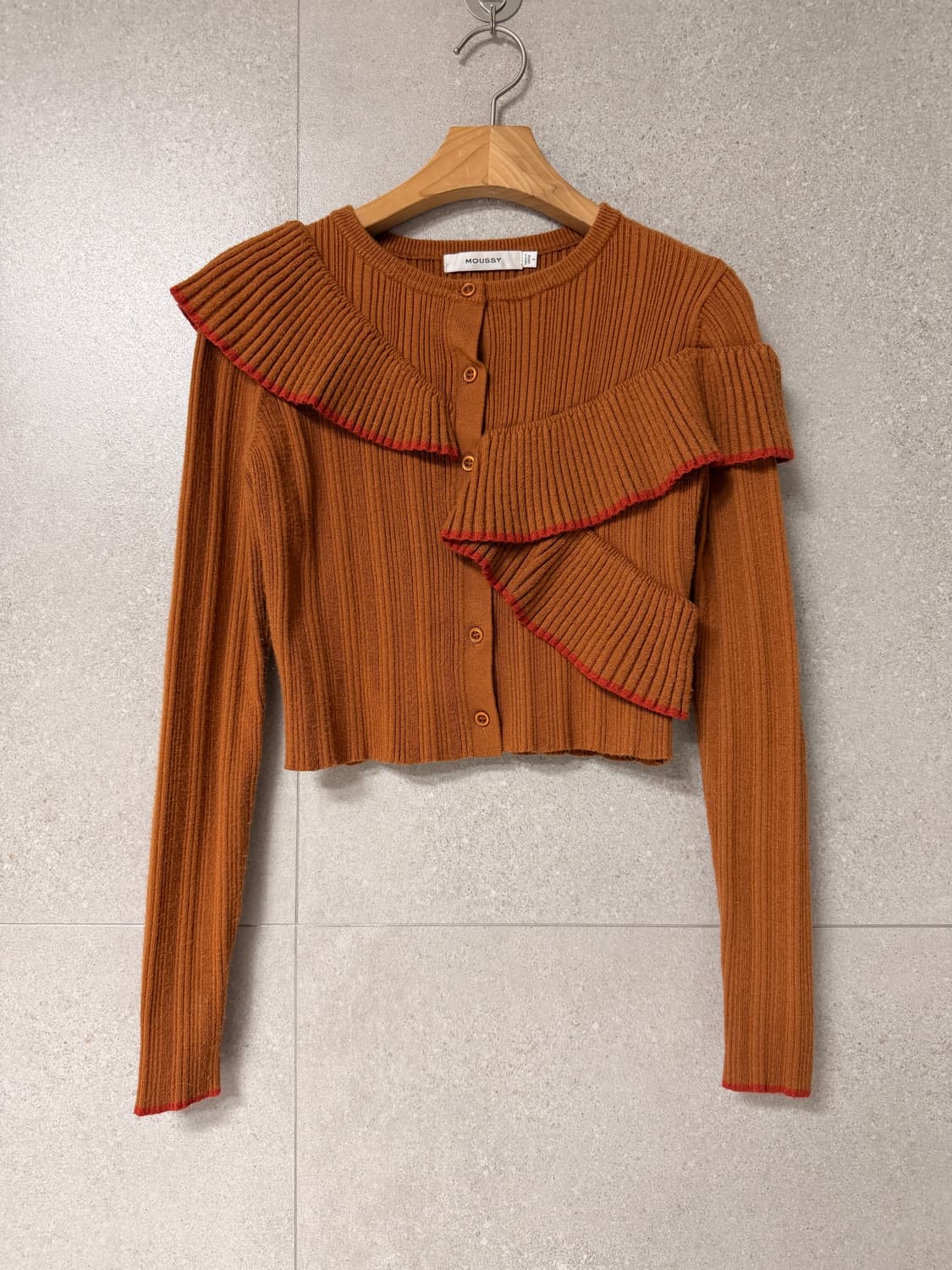 Moussy 크롭 브라운 가디건 골지 프릴 상품이미지1