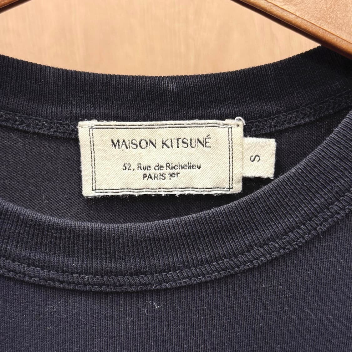 메종키츠네 반팔 티셔츠 시그니처 레터링 프린팅 디테일 블랙 상품이미지7