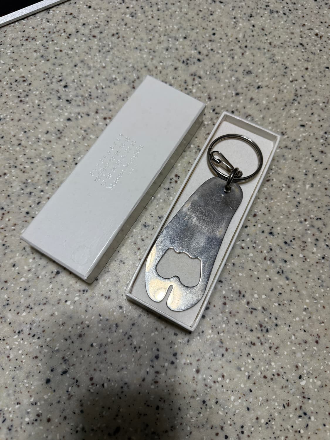 메종 마르지엘라 20SS 타비 보틀 오프너 키링 상품이미지2