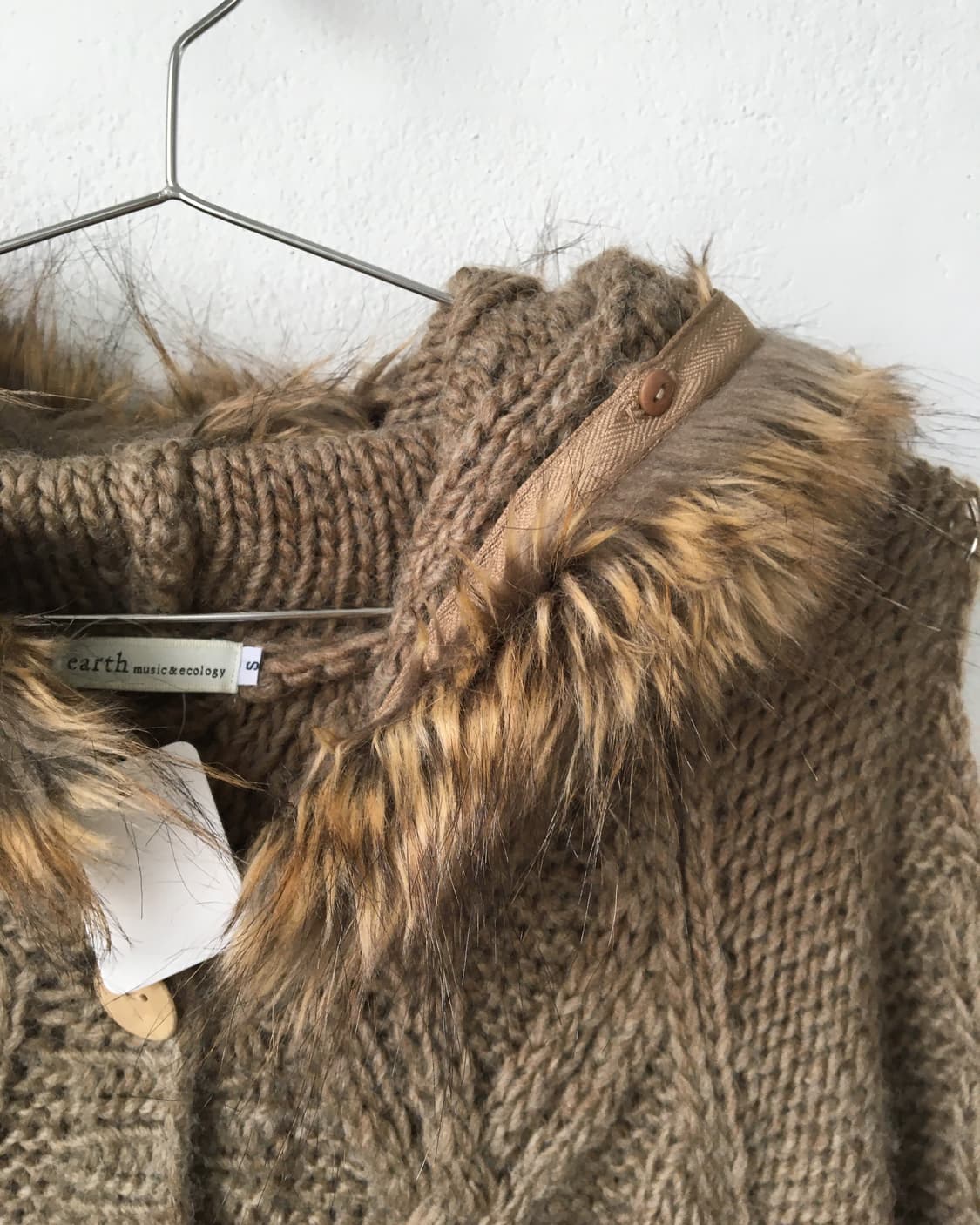 Fake fur hood cable pattern knit cardiga 상품이미지4