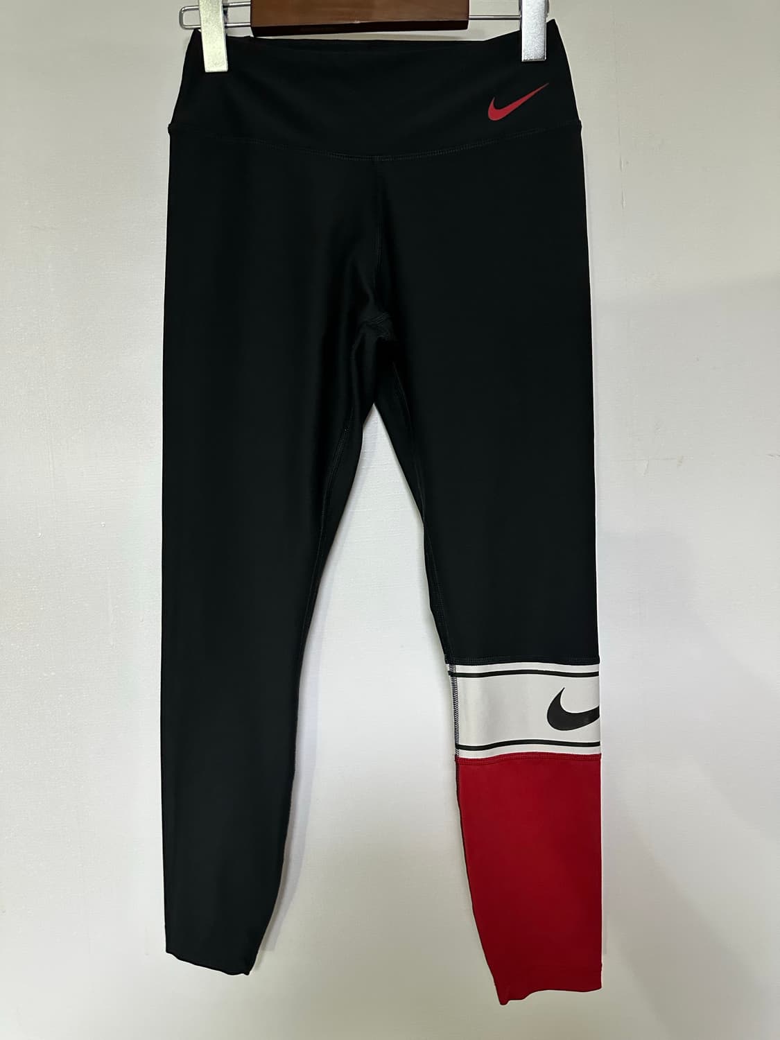 나이키 드라이핏 레깅스 S 블랙/레드 상품이미지1