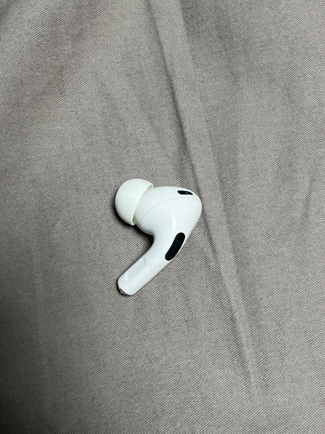 에어팟 프로 2세대 왼쪽 상품이미지3