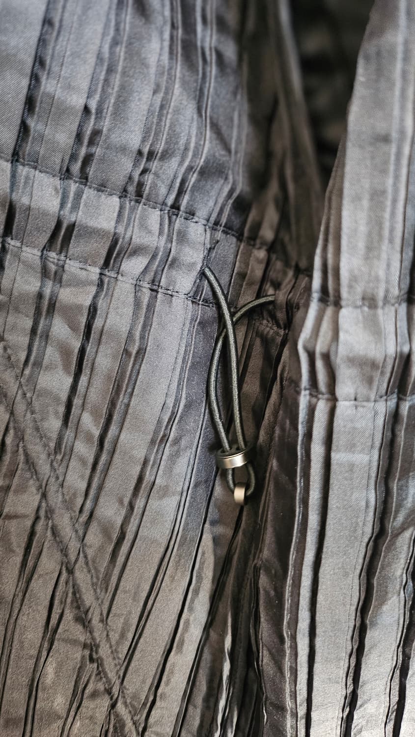 가넷옴므(GARNET HOMME) 블랙 주름 퀼팅 패디드 트렌치 코트  상품이미지4