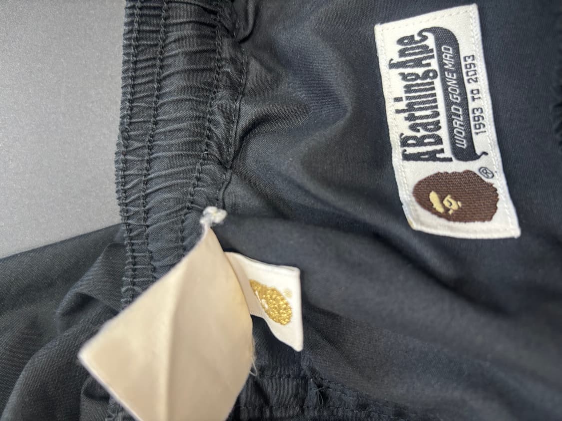 베이프(A Bathing Ape) 브랜드의 샤크 프린트 반바지 상품이미지3