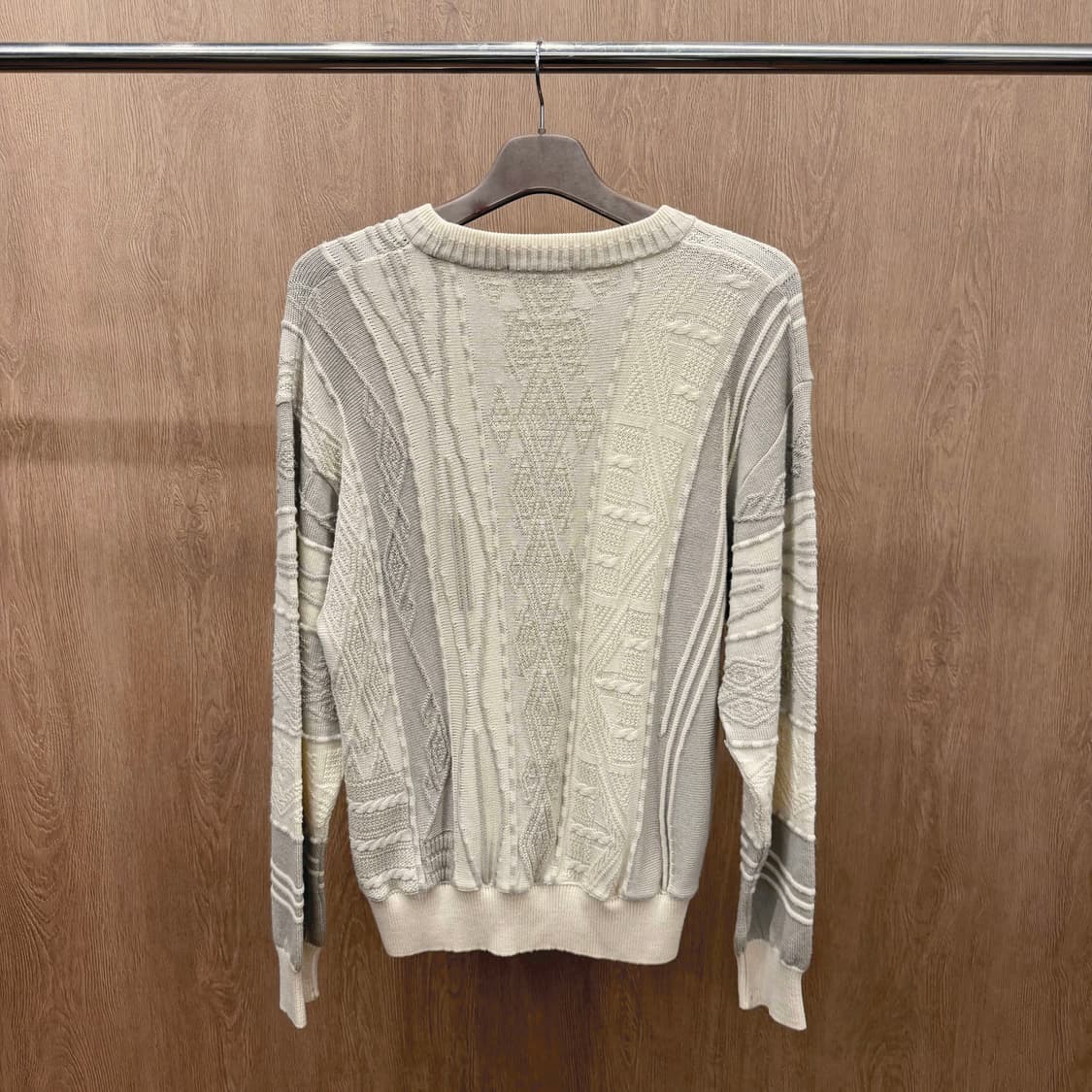 란셀 니트 스웨터 케이블 패턴 믹스 조직 디테일 아이보리 상품이미지3