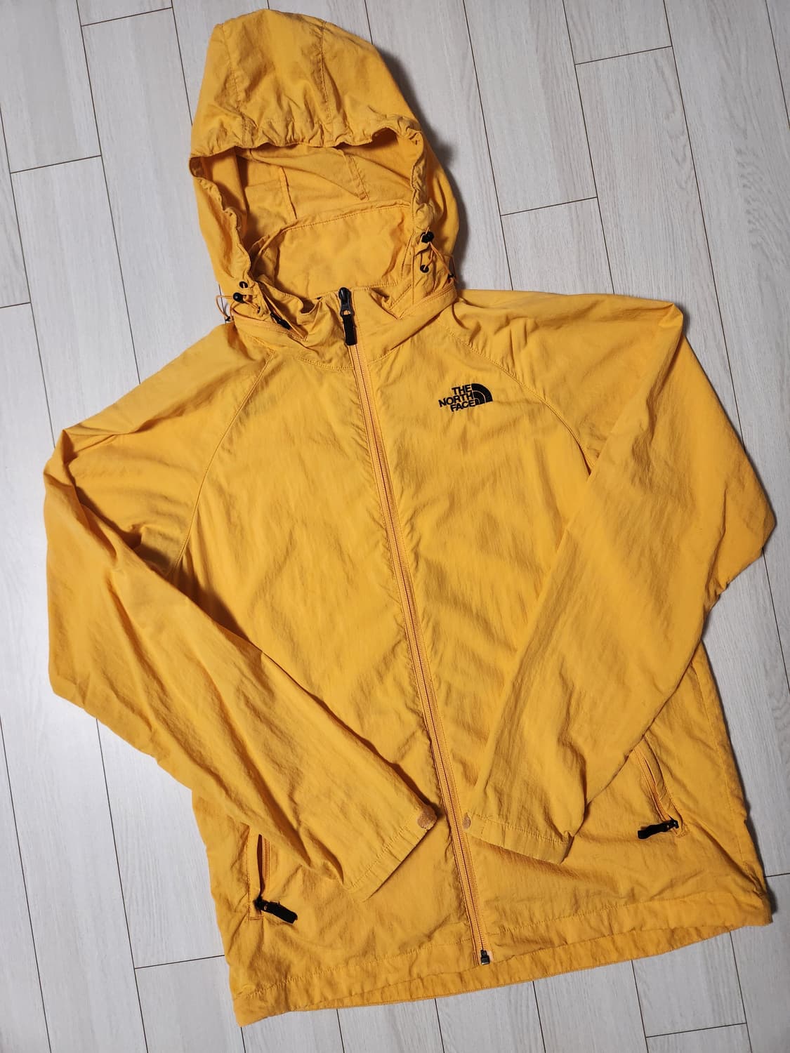 노스페이스 머스타드 옐로우 히든 후드 경량 바람막이 사이즈95m

여러  상품이미지1