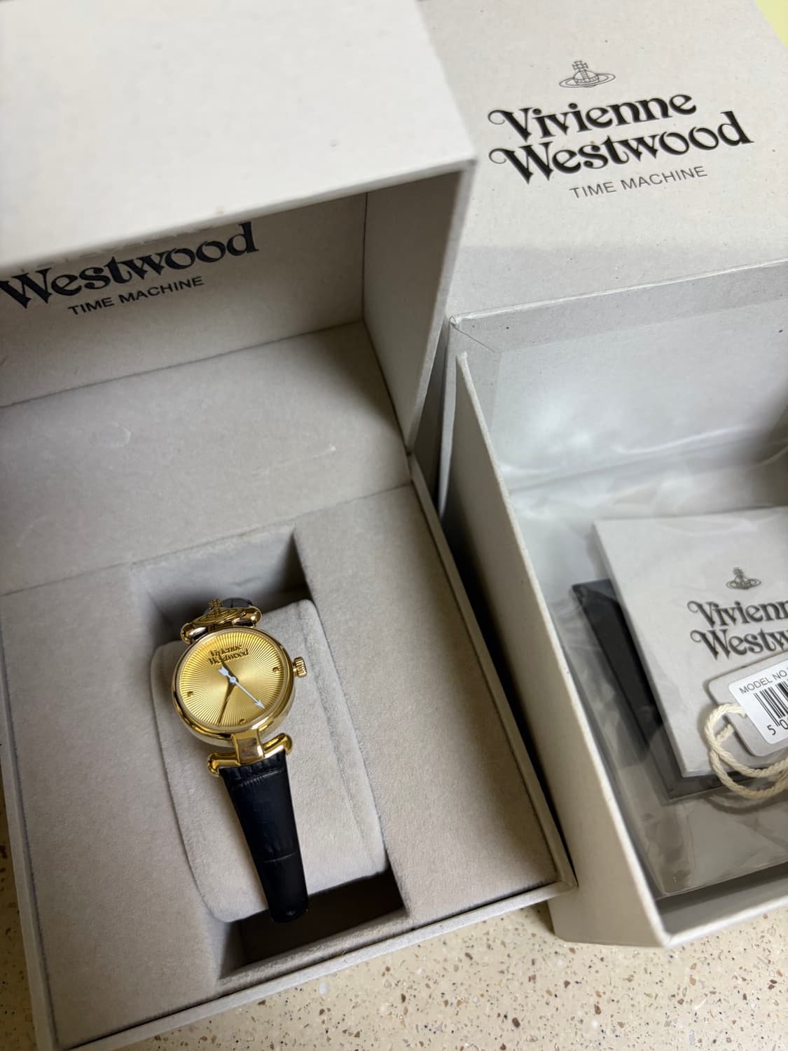 비비안웨스트우드 시계 가죽시계 블랙 풀박스 상품이미지2
