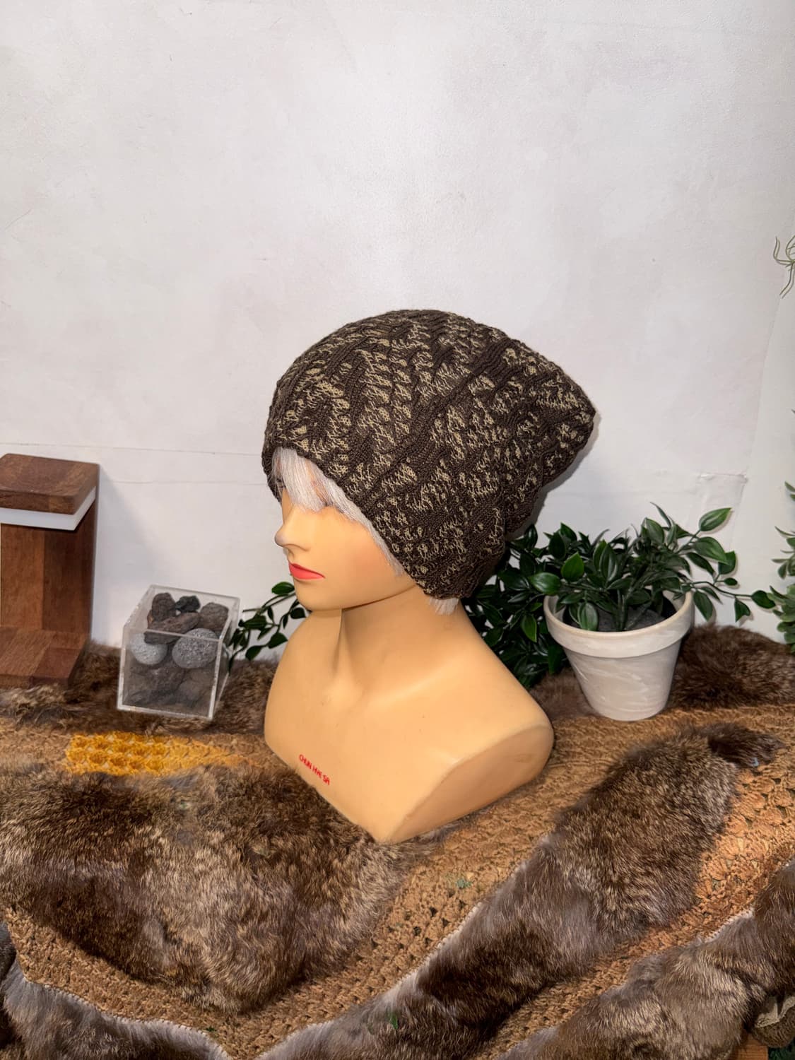 Beige brown grunge loose knit beanie 상품이미지1