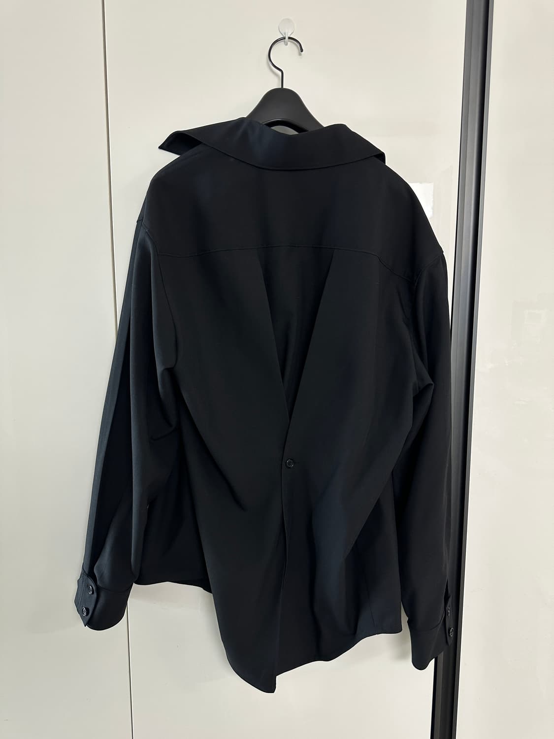 로아테하우스 블랙셔츠 상품이미지3