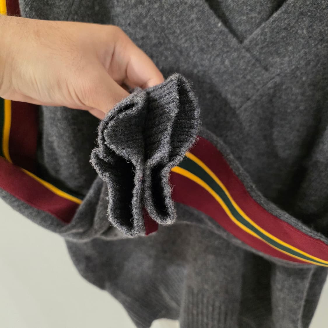 산드로 V넥 니트 회색/버건디 배색 상품이미지6