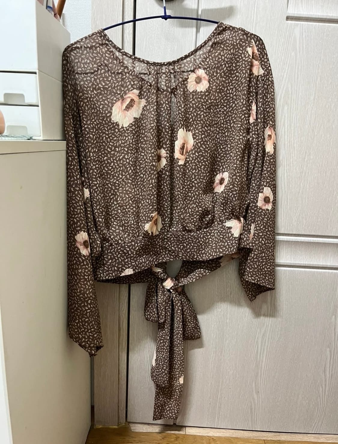 에첸엠 h&m 플라워 스트랩 블라우스 상품이미지2