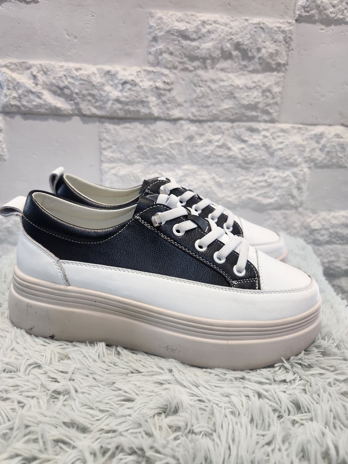 "5cm 키높이 블랙&화이트 플랫폼 스니커즈 👟"
240 상품이미지3
