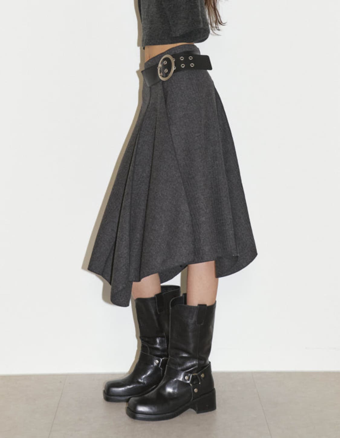 폴리수엠 벨트 랩 스커트 차콜 색상 상품이미지2