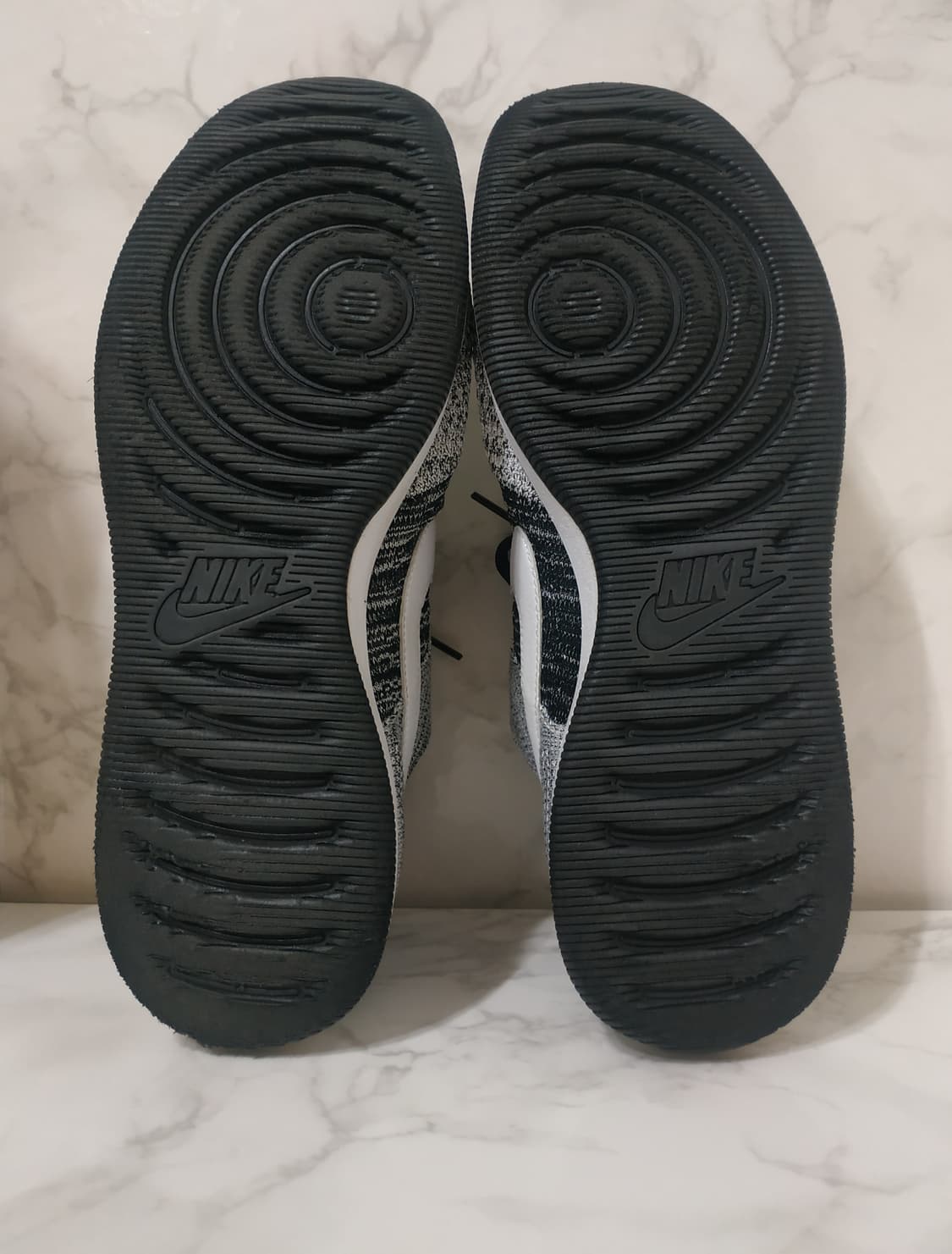 nike dunk low flyknit oreo