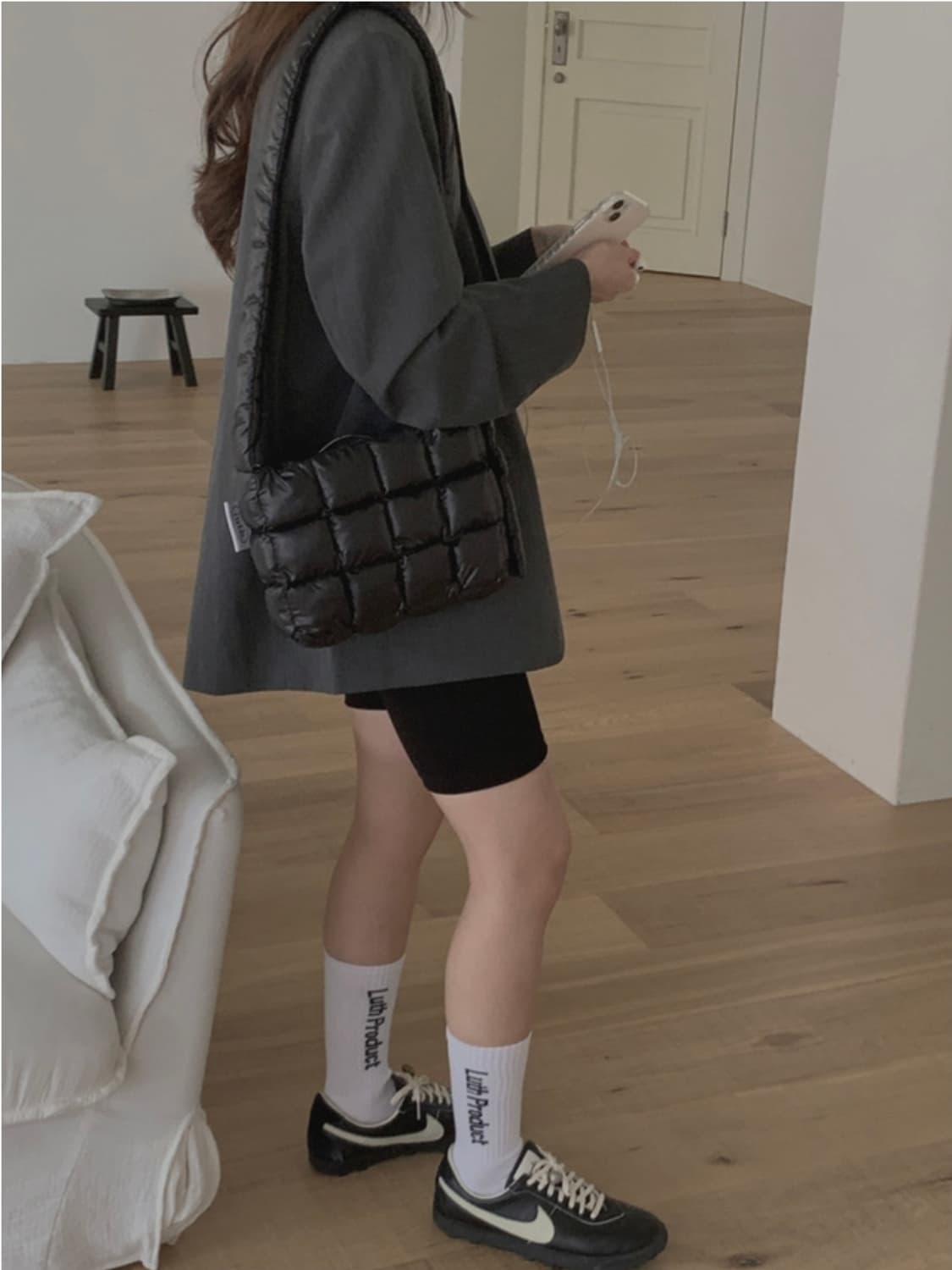 루스프로덕트 초콜릿 패딩 백 M (유광/블랙) 상품이미지4