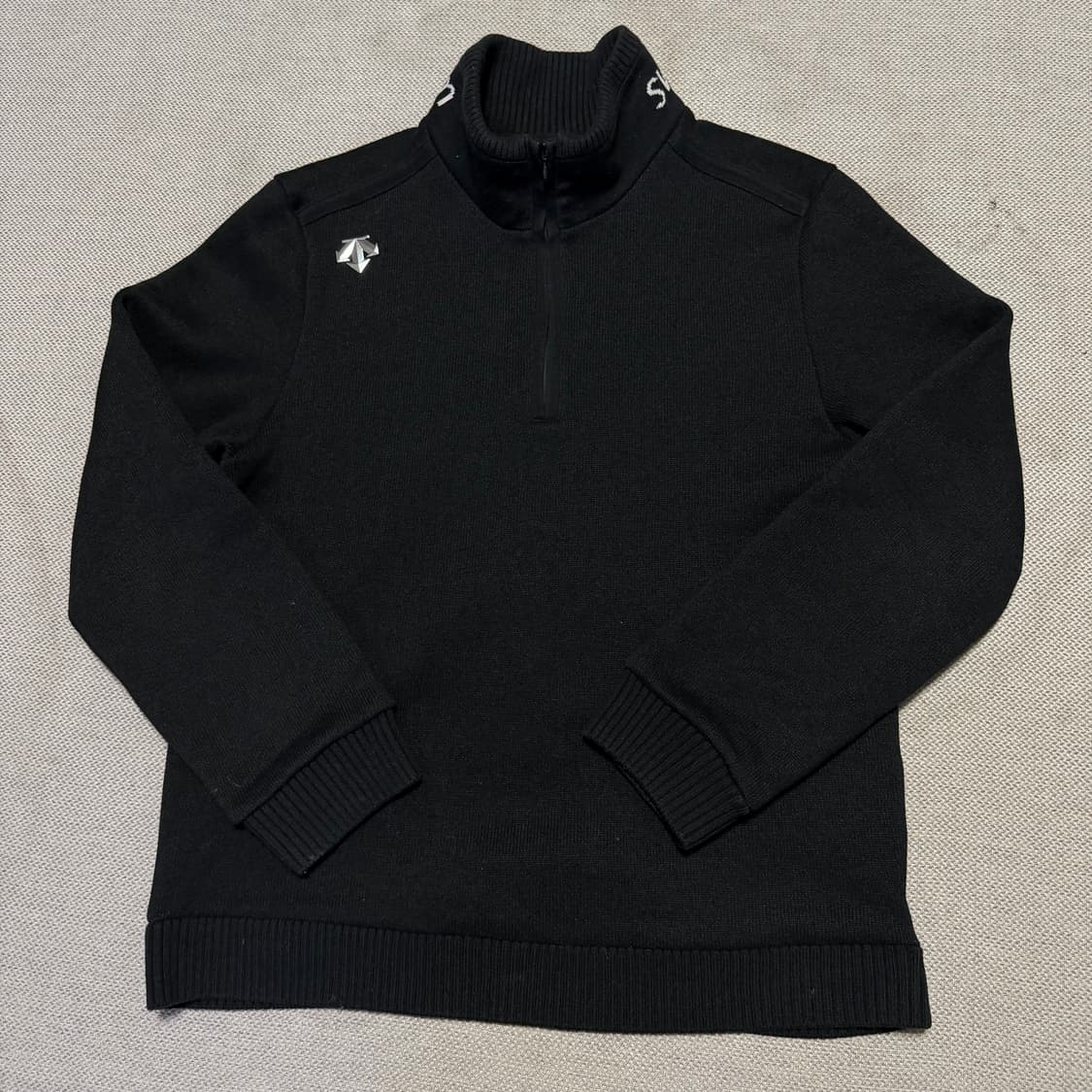 데상트 스위스 스키팀 하프집업 니트 상품이미지1