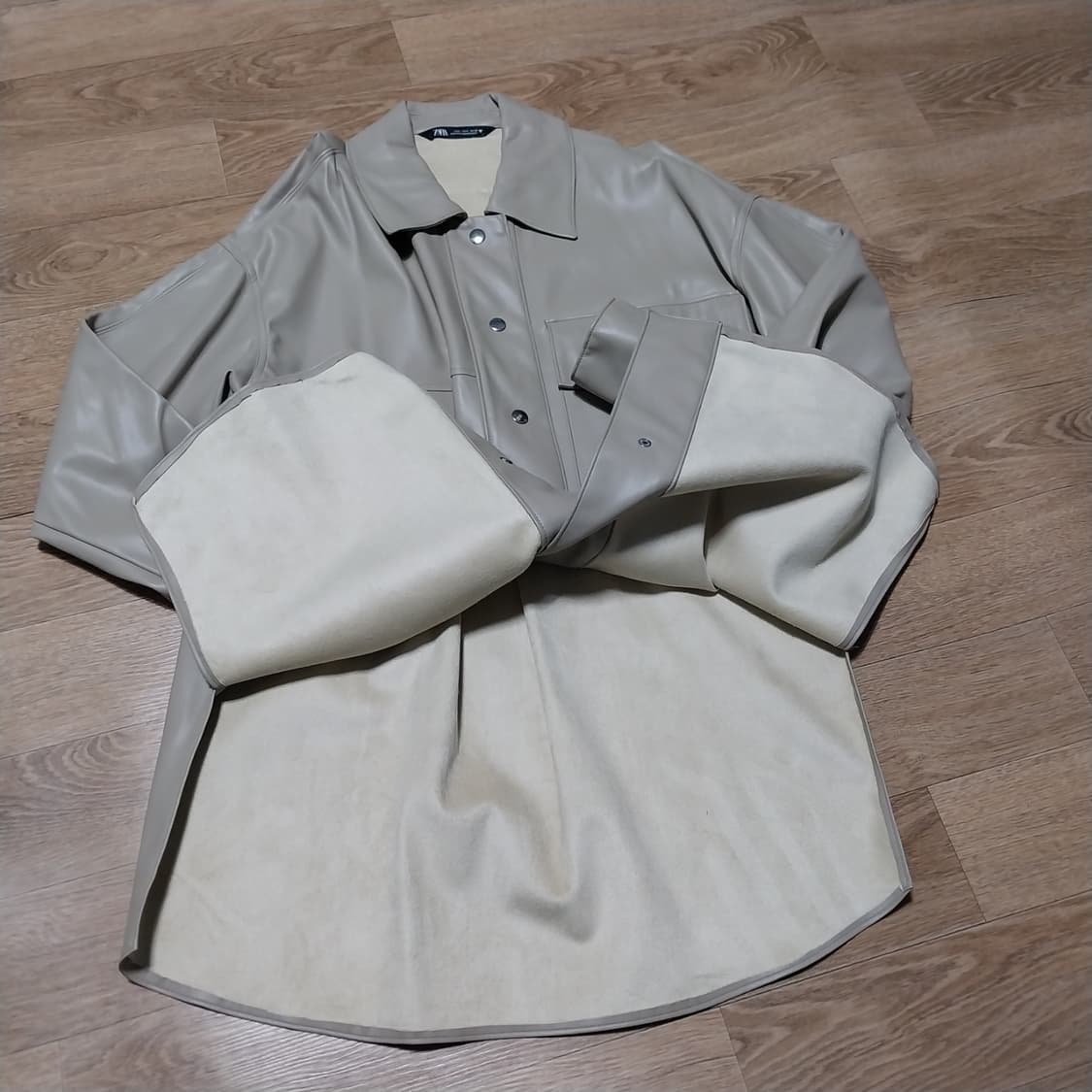 자라 오버핏 여성 인조가죽이고 상태굿 상품이미지3