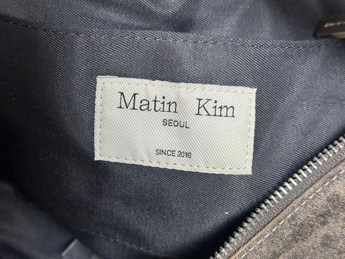 [OS] 마뗑킴 지퍼 레더 라운드백 브라운 상품이미지3