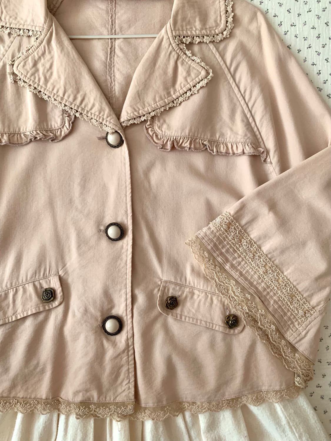 엑시즈팜 레이스 아일렛 트렌치 케이프 상품이미지3