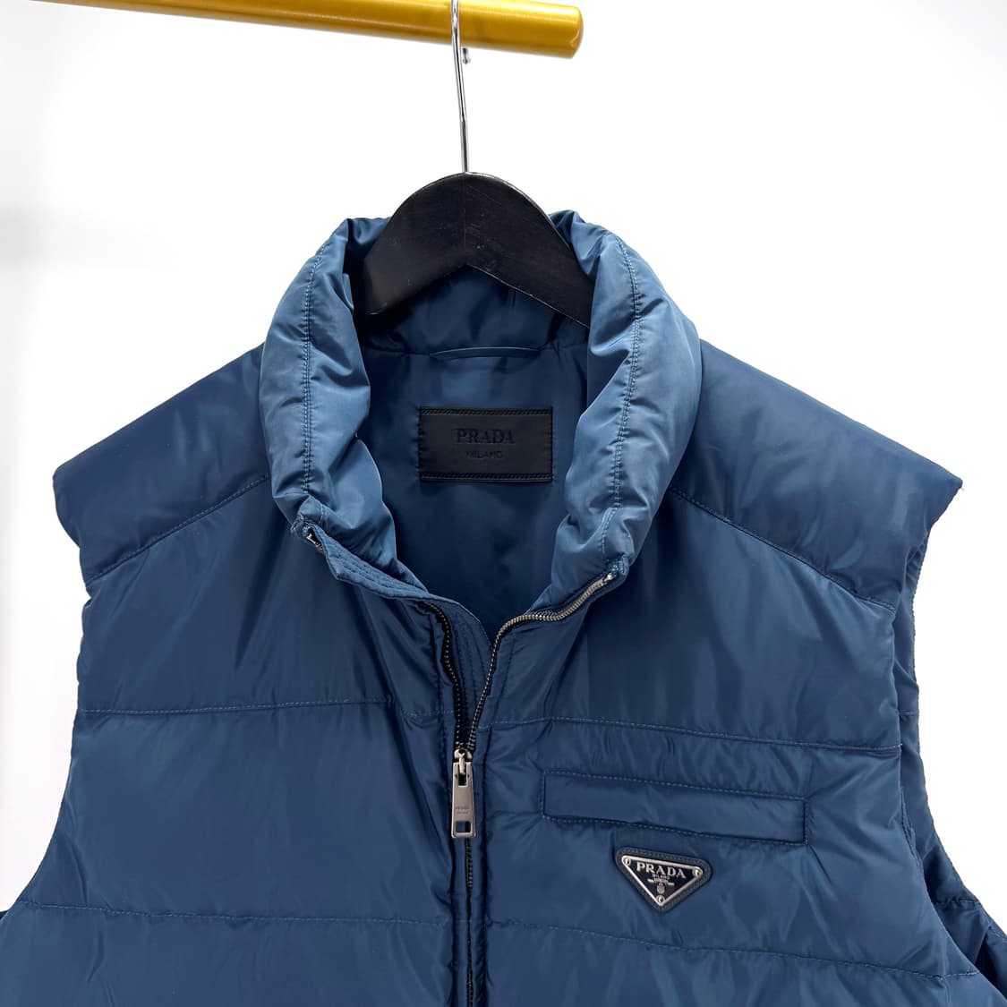 [54사이즈] 프라다 삼각로고 조끼 패딩 베스트 (SGJ191) 상품이미지6