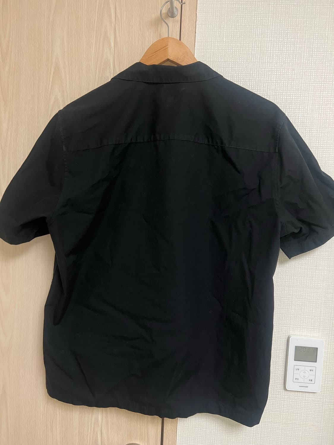 유니클로 x Theory 오픈 카라 반팔셔츠 블랙/M 상품이미지3