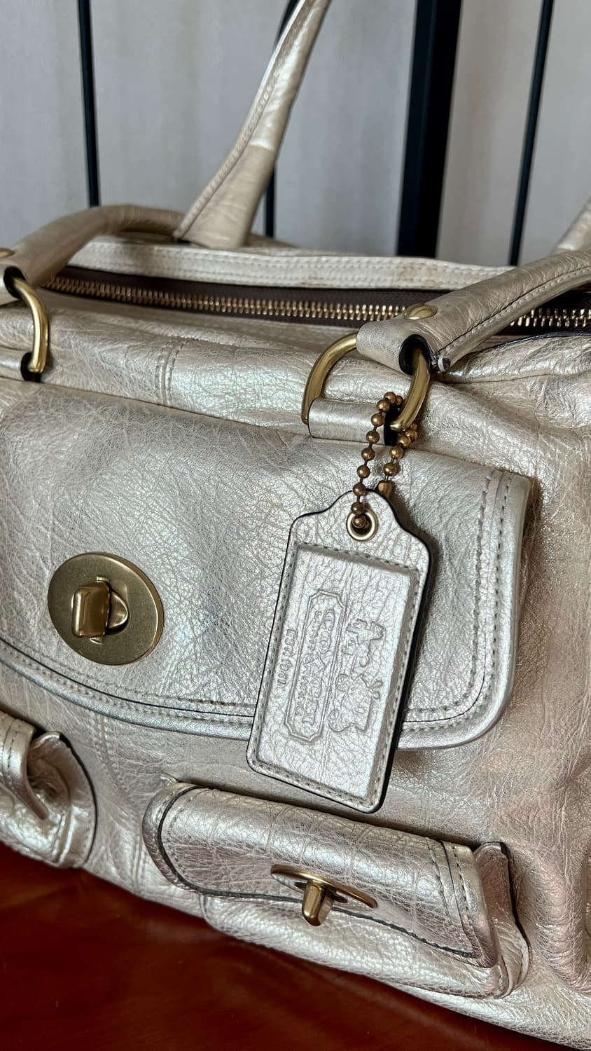 2000s coach 코치 리미티드 에디션 실버골드 턴락 사첼백 토트백 상품이미지3