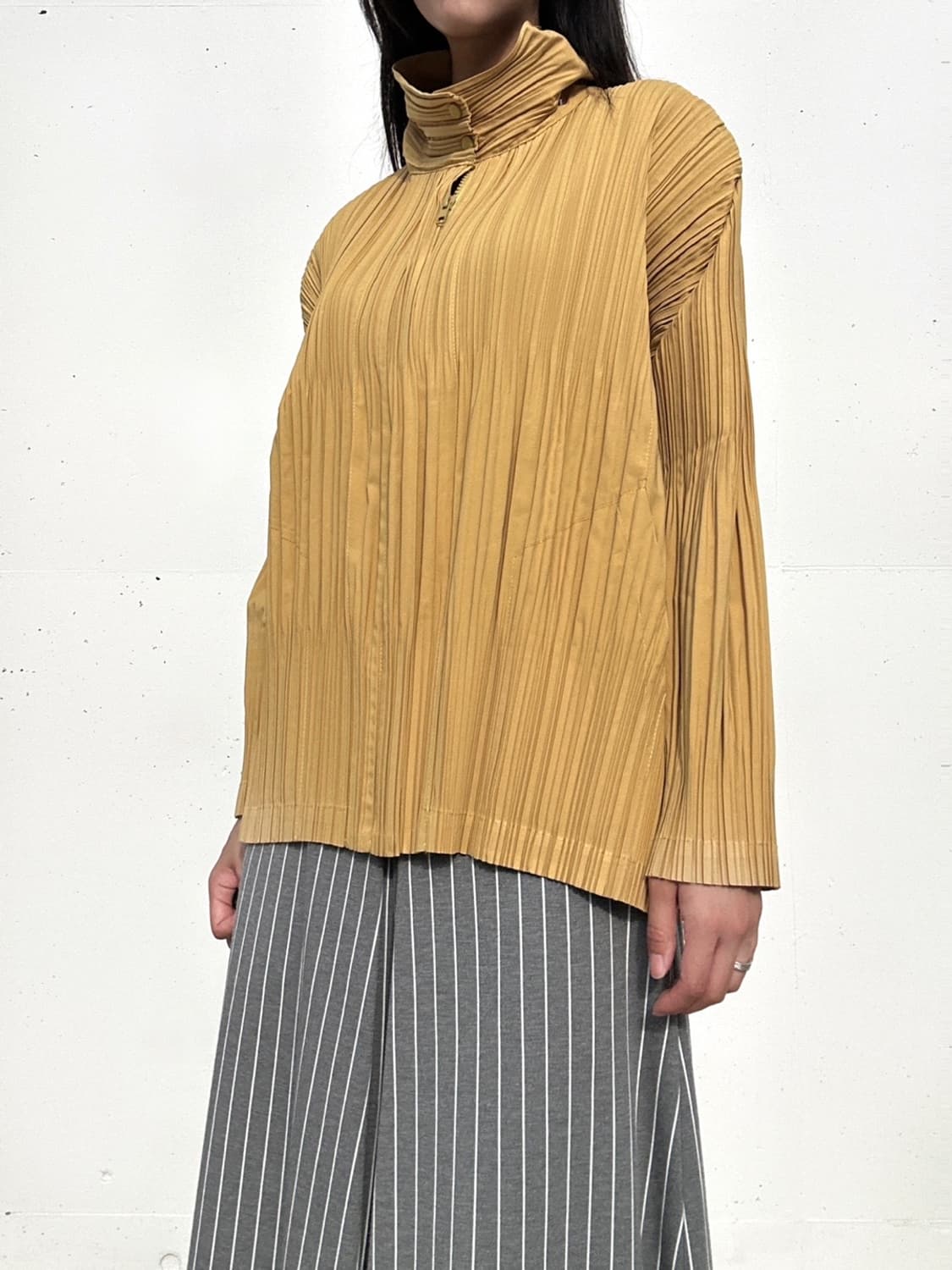 Tutleneck pleats zip up / yellow 상품이미지2