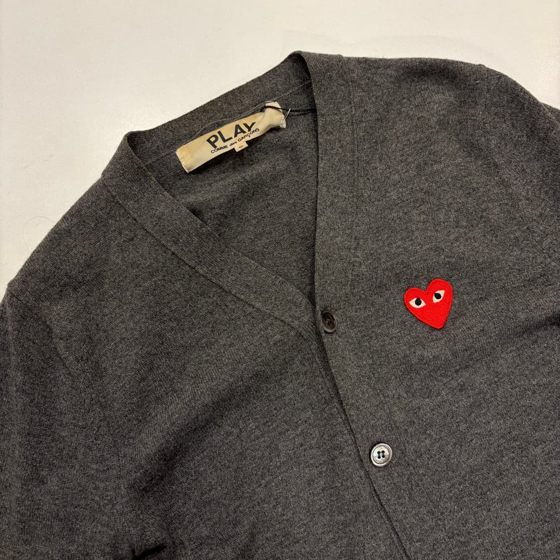 [S] 꼼데가르송 플레이 회색 가디건 그레이 B564 상품이미지3
