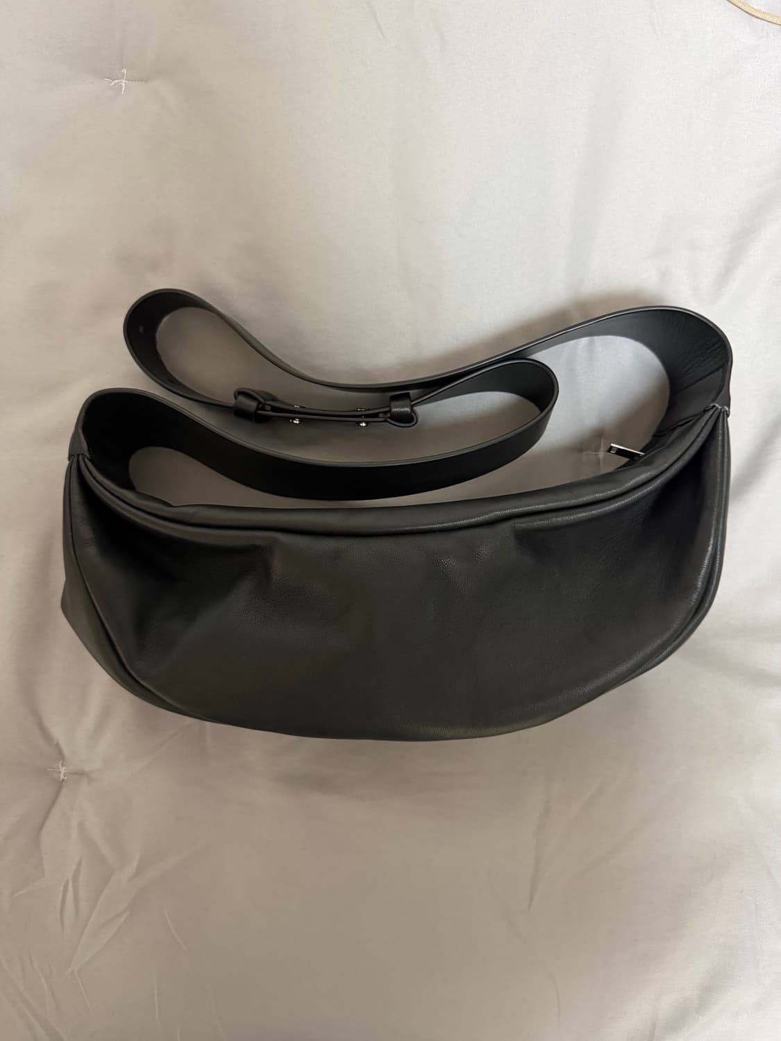 코스 레더 크로스바디백 블랙 상품이미지2