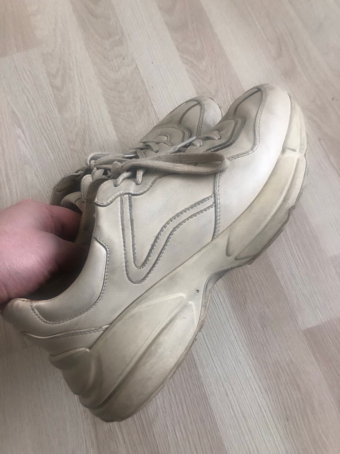 구찌 라이톤 더티 280 사이즈 팝니다 상품이미지1