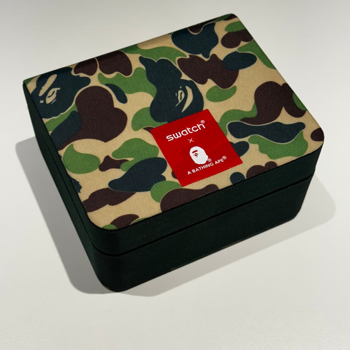 베이프 x 스와치 시계 Tokyo 에디션 상품이미지1