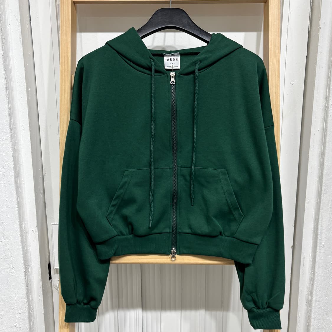 [새상품] 쭈리 여성 크롭 후드집업 상품이미지1