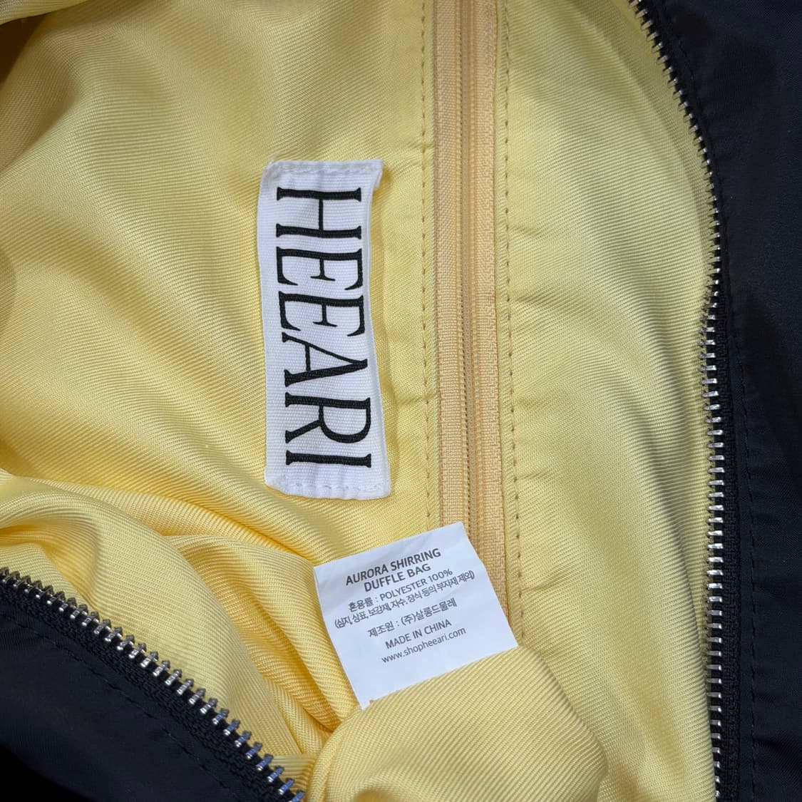 히어리 우먼 오로라 셔링 더플백 블랙 가방 상품이미지5
