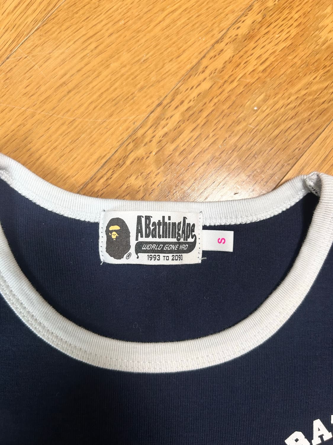 베이프 컬러지 크롭 트림 티셔츠 네이비색상 상품이미지5