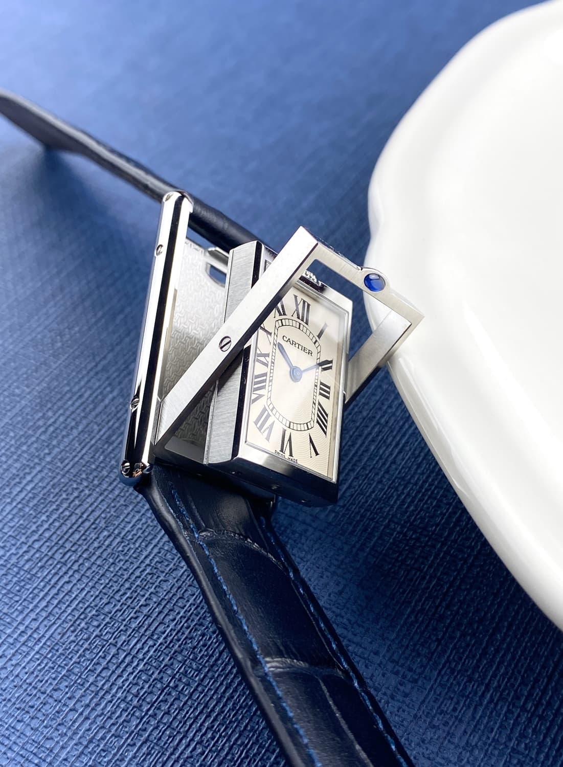 RM님 착용 CARTIER TANK BASCULANTE MÉCANIQUE 상품이미지1