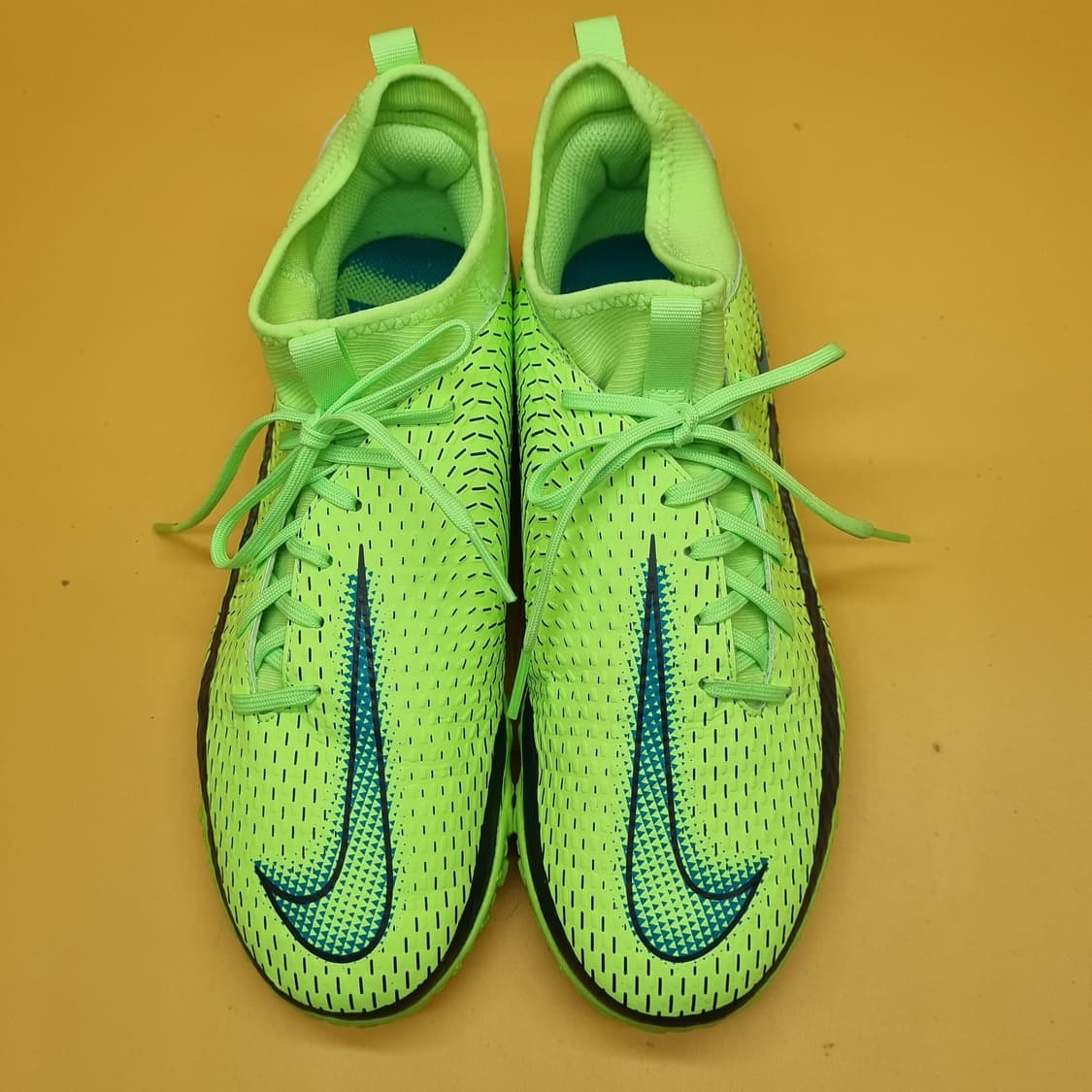 나이키 팬텀 GT. 풋살화240. 상품이미지2