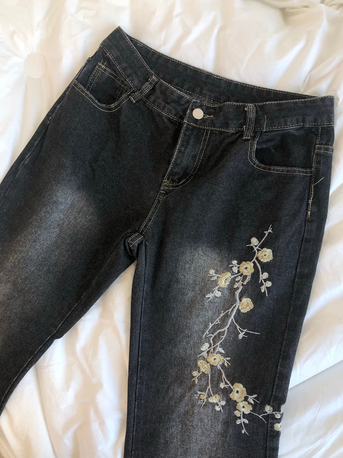 로우라이즈 플라워 부츠컷 청바지 상품이미지1