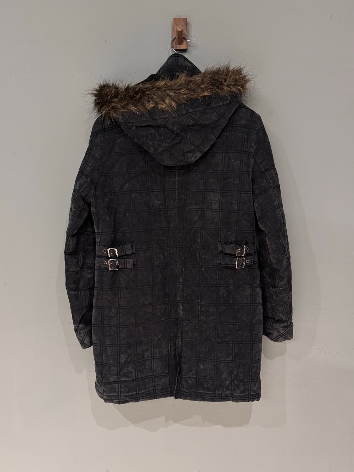 In The Attic 체크 패턴 버클디테일 퍼 후드자켓  상품이미지5