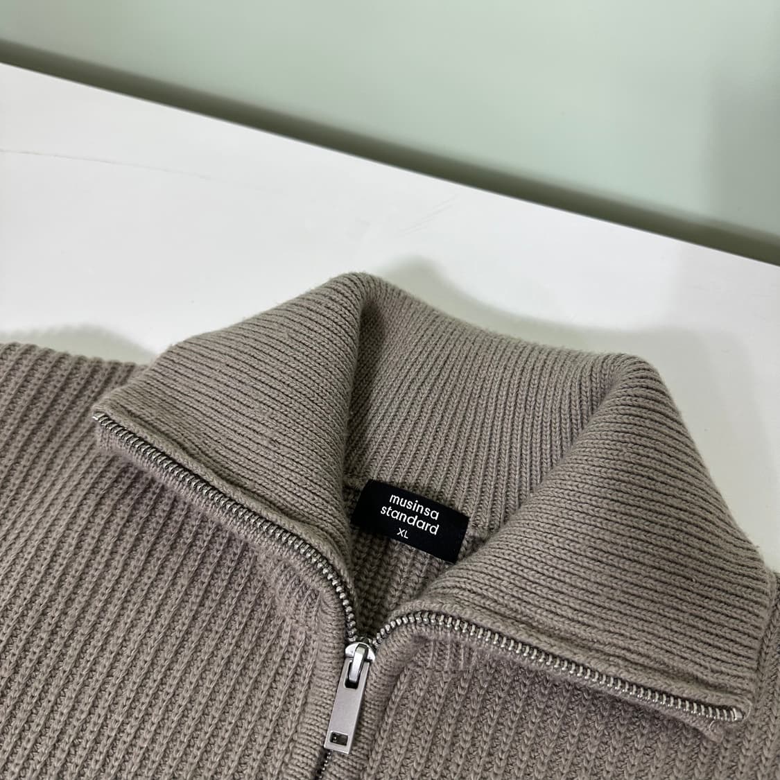 XL 무신사스탠다드 무탠다드 베이지그레이 캐시미어혼방 반집업니트 상품이미지3