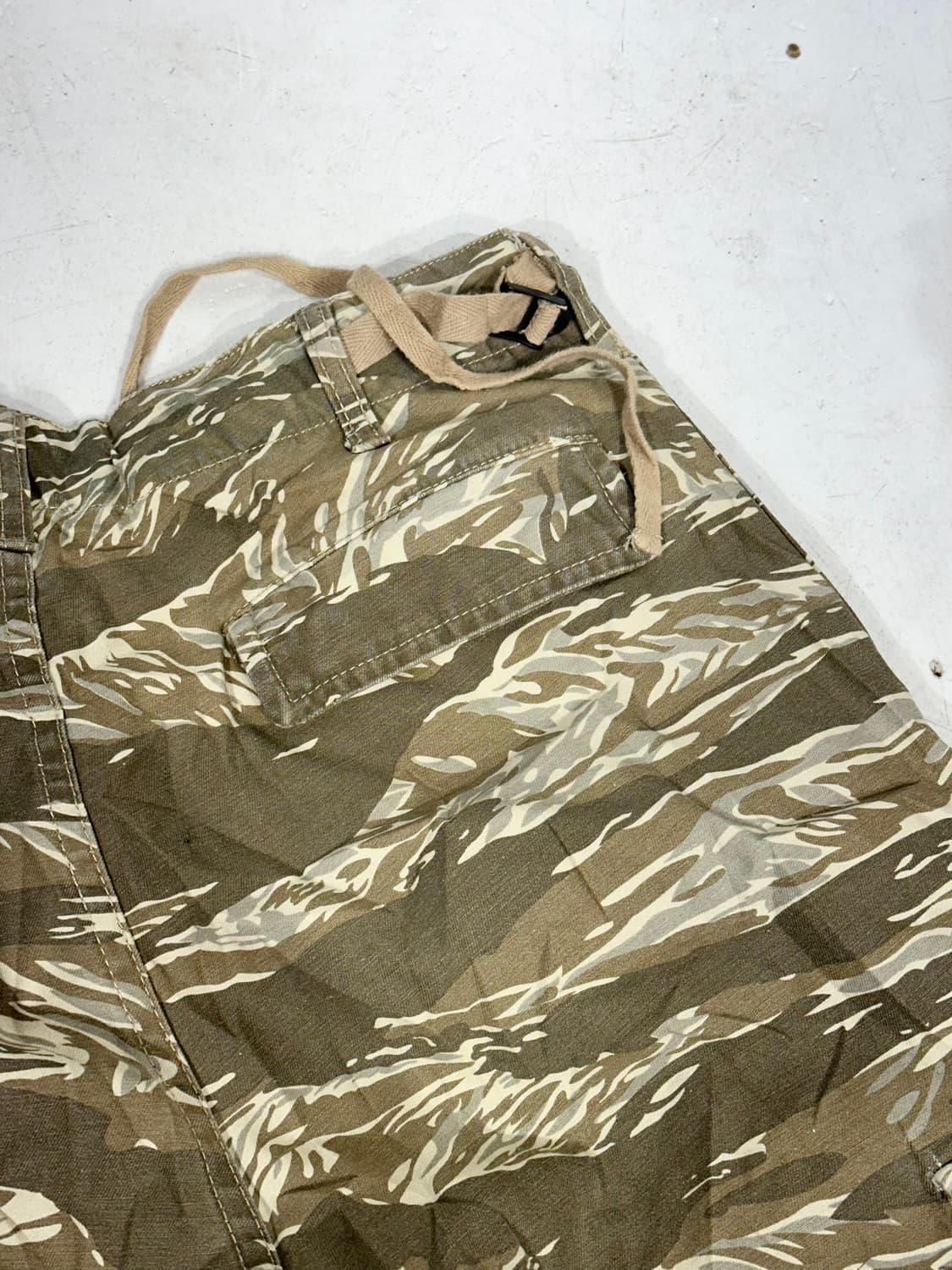 일본 빈티지 베이지 카모 허리 포인트 와이드 카고 팬츠  상품이미지6