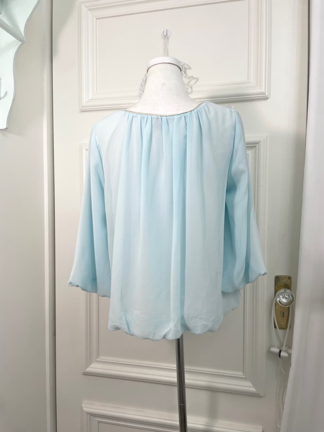 sky blue shirring loose summer blouse 상품이미지3