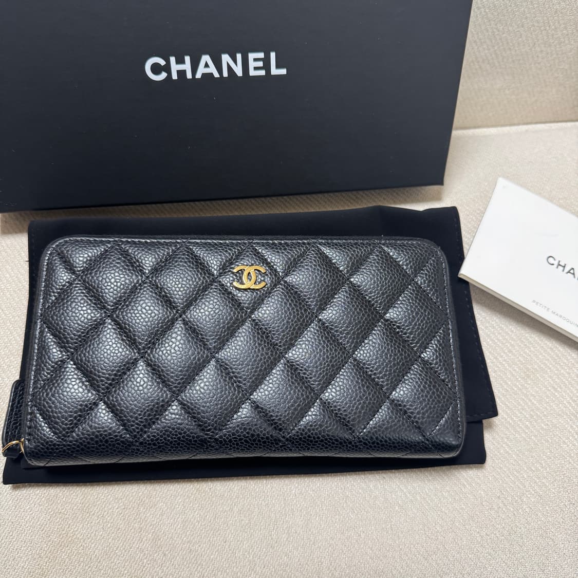 샤넬 클래식 캐비어 지퍼 장지갑 금장 내장칩 상품이미지1