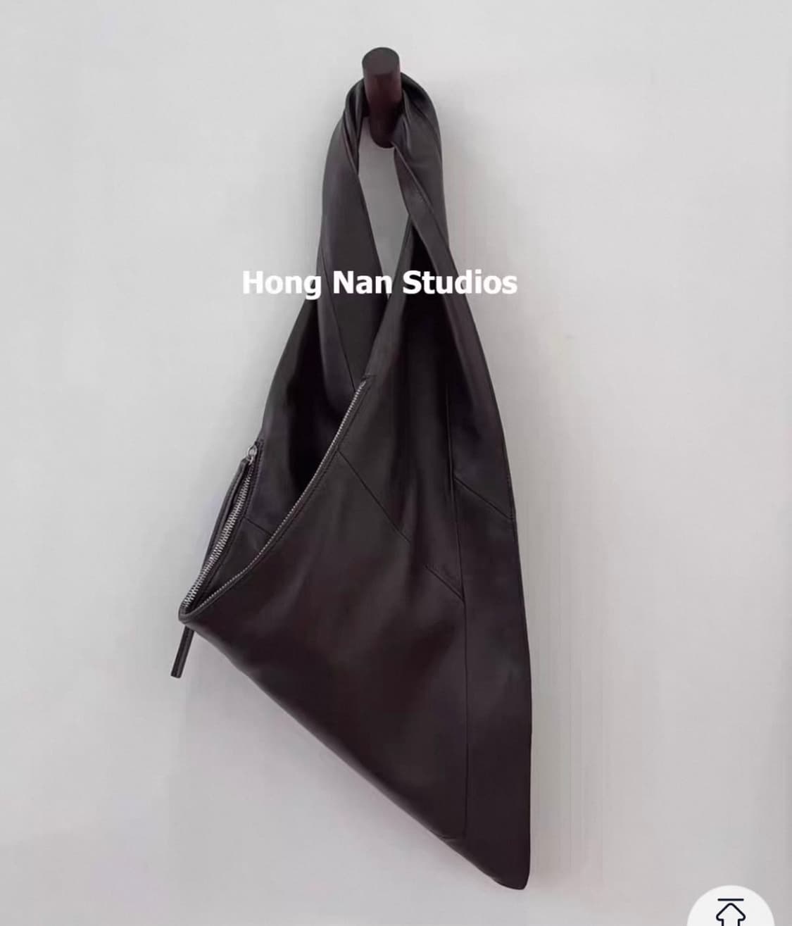 홍난스튜디오 가죽 반다나백 다크브라운 상품이미지1
